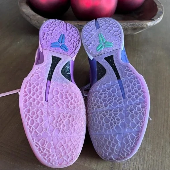 Nike Women's Pink and Lavender Athletic Shoes - Picture 3 of 6